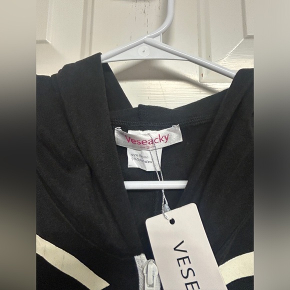 Skeleton Glow in the Dark Coveralls With Hood Mens S Halloween, Pajamas, Costume - Picture 2 of 5